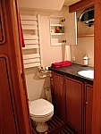 Badezimmer auf der Motoryacht Linssen 470 AC